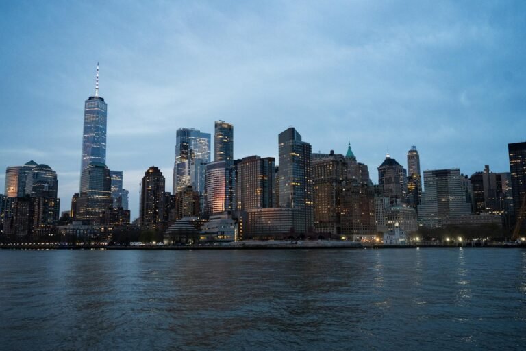 Hong Kong busca inversores tras el silencio mediático de abril