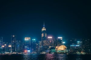 Hong Kong lidera financiación mundial con 103.000 millones HKD