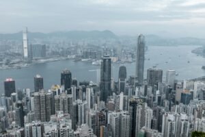 Hong Kong lidera OPIs mundiales con crecimiento del 489% en 2026