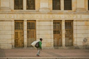 Hong Kong sube 2,38% por desescalada geopolítica en Oriente Medio