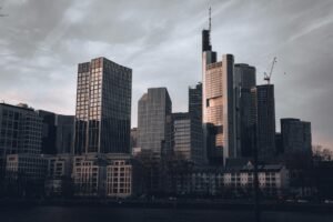 Hong Kong vs Singapur: Dónde Invertir en Junio 2026